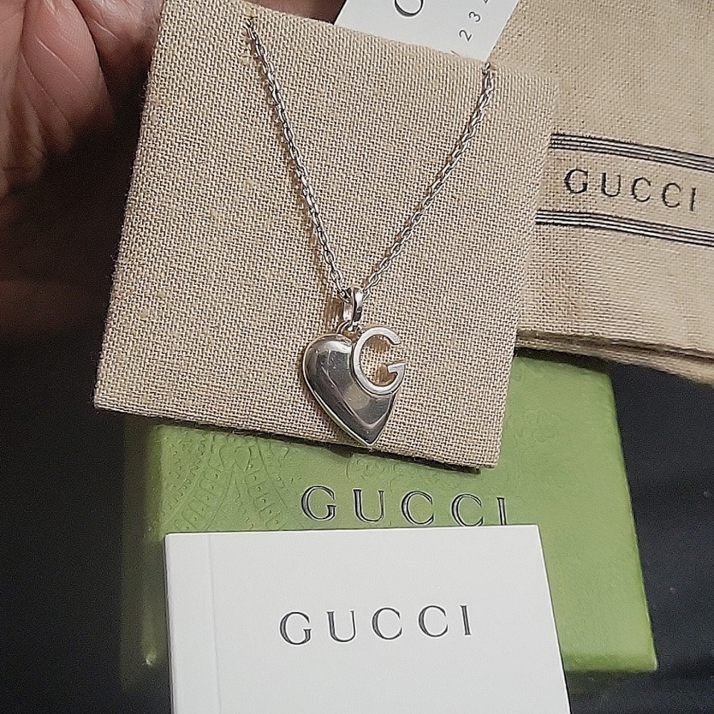 GUCCI STERLING SILVER  HEART PENDANT NECKLACE NIB